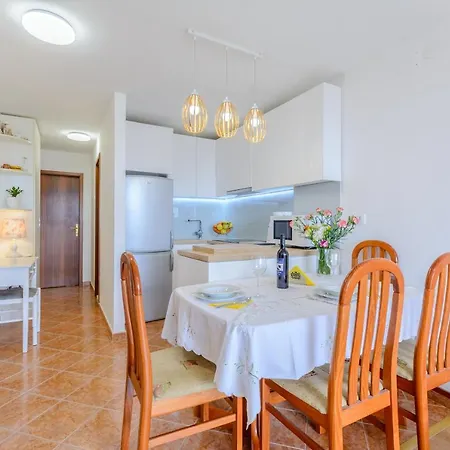 With Wifi - 11660 Apartment Split